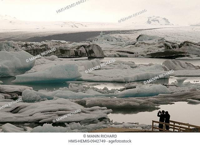 Iceland, Sudurland region, Skaftafel National Park, Jokulsarlon lagoon, glacier of Breioamerkurjokull part of Vatnajokull glacier
