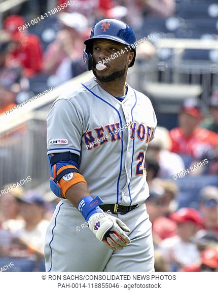 New York Mets second baseman Robinson Cano (24) blows a bubble as he returns to the dugout after striking out in the first inning against the Washington...
