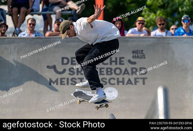 09 July 2023, Saxony, Leipzig: Jost Arens from Cologne competes in the men's Street final on the course in Leipzig. The approximately 140 participants competed...