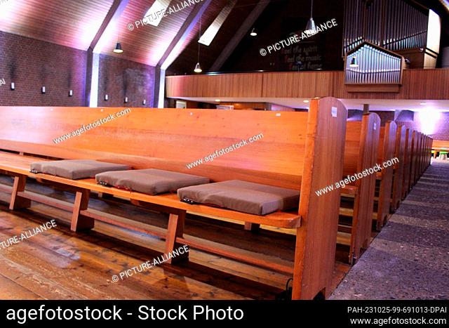 PRODUCTION - 24 October 2023, Hesse, Kassel: Heating pads lie in the Dreifaltigkeitskirche in Kassel. (to dpa: ""Churches call on congregations to save energy...
