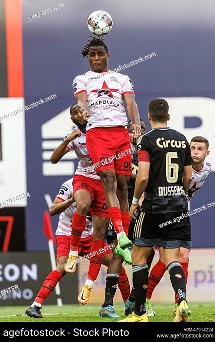 Essevee's Offor Chinonso pictured in action during a soccer match between SV Zulte Waregem and Standard de Liege, Saturday 29 October 2022 in Waregem