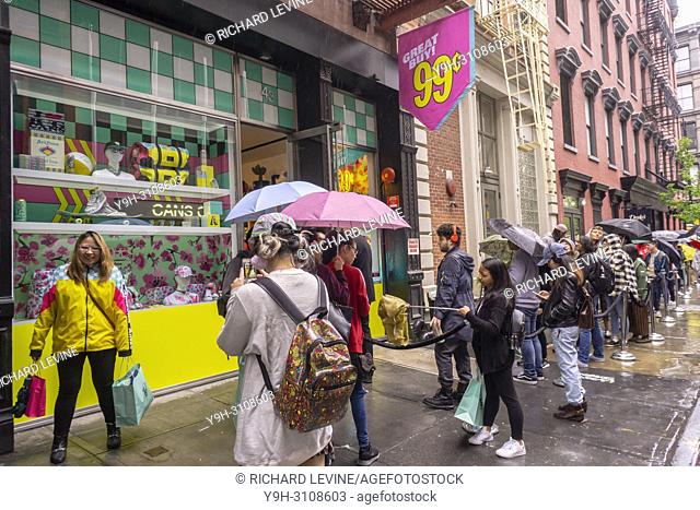 Fans of AriZona Beverages flock to their ""Great Buy 99¢"" pop-up store in Soho in New York on opening day, Wednesday, May 16, 2018