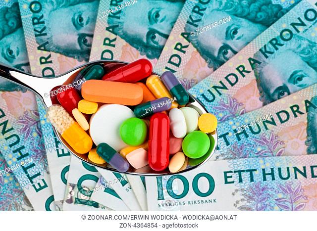 Schwedische Kronen, die Währung Schwedens. Mit Tabletten. Kosten Gesundheit