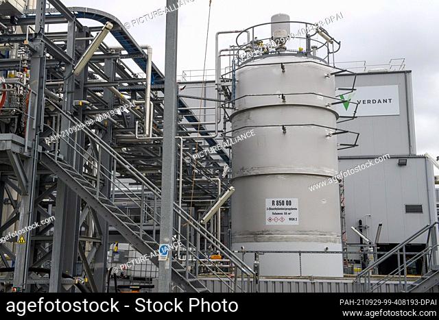 24 September 2021, Saxony-Anhalt, Genthin: Production facilities of the Verdant company in the Genthin Chemical Park. Photo: Klaus-Dietmar...