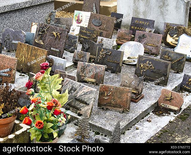 cemetery, Lauzun, Lot-et-Garonne Department, Nouvelle-Aquitaine, France