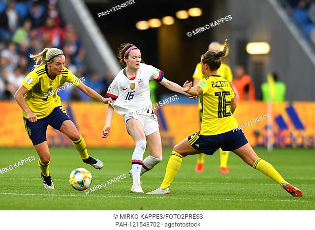 Linda Sembrant (Sweden) (3) Hold Rose Lavelle (USA) (16) - Zigiotti Olme (Sweden) (16) helps her, 20.06.2019, Le Havre (France), Football