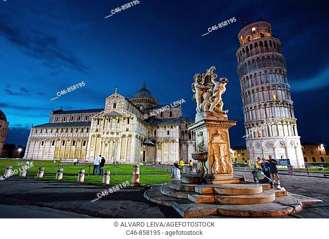Duomo and Leaning tower, Piazza dei Miracoli, Pisa. Tuscany, Italy