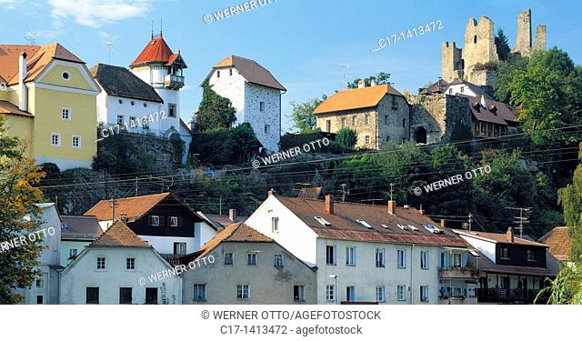 Germany, Passau, Danube, Inn, Ilz, Bavarian Forest, Lower Bavaria, Bavaria, Passau-Hals, Ilz promenade, town view, residential buildings, castle ruin Hals