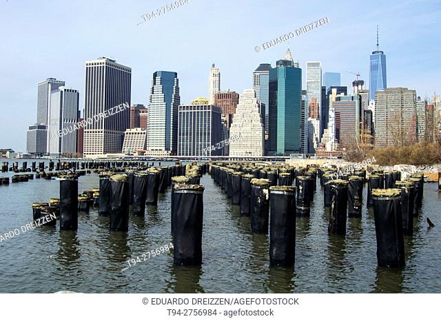 Downtown Manhattan skyline from the Brooklyn Bridge Park
