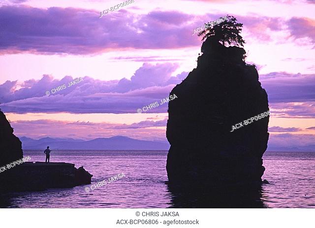 Siwash Rock and the Stanley Park seawall at twilight, English Bay in background, Vancouver, British Columbia, Canada