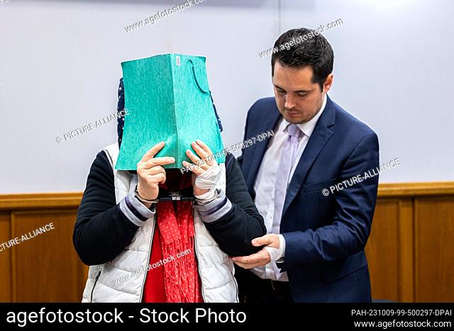 09 October 2023, Lower Saxony, Bückeburg: The defendant (l) stands next to her lawyer Thilo Schäck (r) before the start of the trial in a courtroom at the...