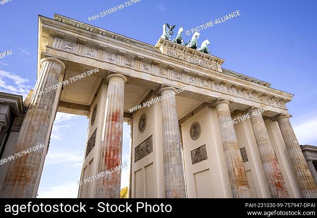 30 October 2023, Berlin: Traces of paint are visible on the pillars of the Brandenburg Gate after the paint attack by climate activists