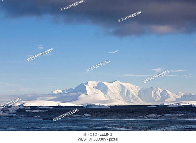 South Atlantic Ocean, Antarctica, Antarctic Peninsula, Lemaire Channel, View snow coverd mountain range and iceberg