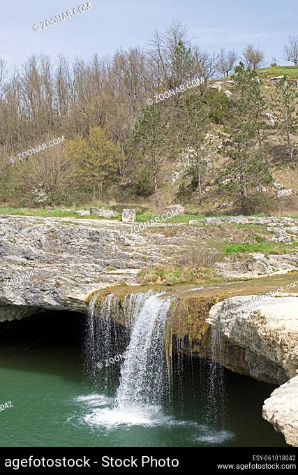 Naturwunder in Istrien - Zarecki Krov, Wasserfall bei Pazin im Inneren Istriens nicht weit von Pazin