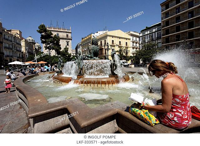 Fountain, Placa de la Virgen, Province Valencia, Valencia, Spain