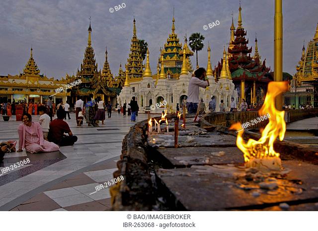 Shwedagon Pagoda, Yangoon, Rangun, Myanmar, Burma