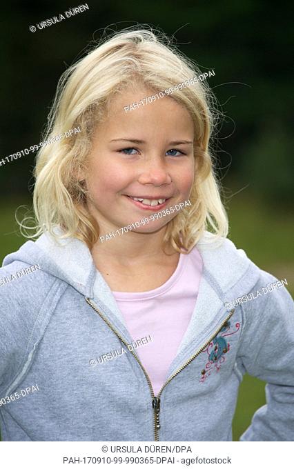Child actress Sofia Stemmer (aka. Anne-Marie Weisz), photographed during a break of the shooting of the 6th episode of the 'Bozen-Krimi' TV crime series