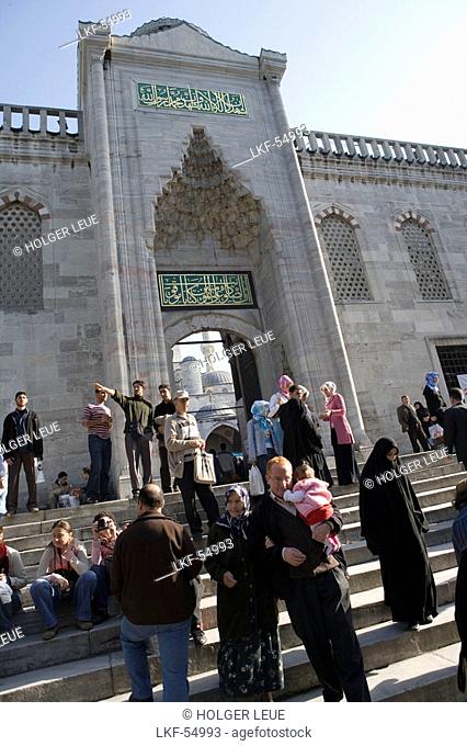 Crowds at Sultan Ahmet Cami Blue Mosque, Istanbul, Turkey