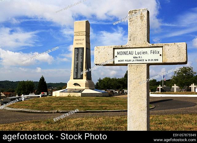 Memorial. Commonwealth War Graves. French military cemetery comprising 328 graves of Columeriens, English, Dutch and Africans who died for France in 1914-1918