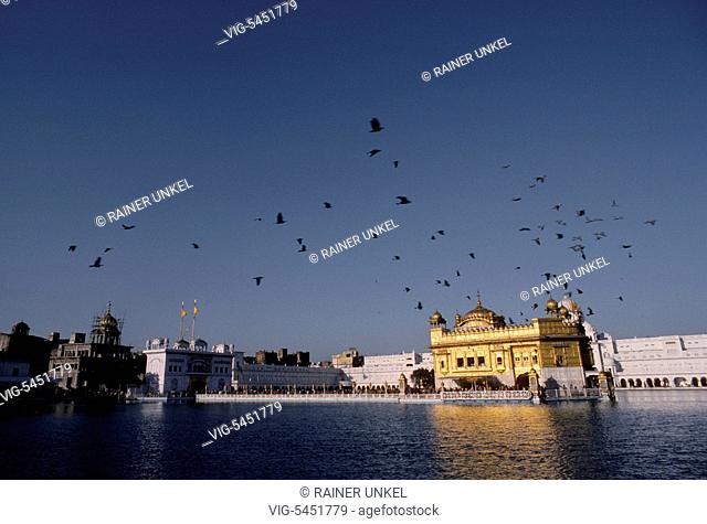 IND , INDIA : Golden Temple of Amritsar , January 1990 - Amritsar, Punjab, India, 15/01/1990