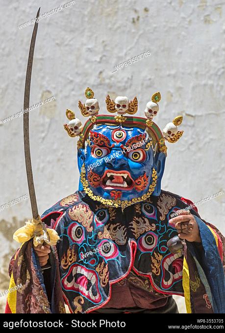 Dancer at Gu-stor masks festival in Korzok monastery. Nomad summer festival in Tso Moriri lake, Ladakh (India)