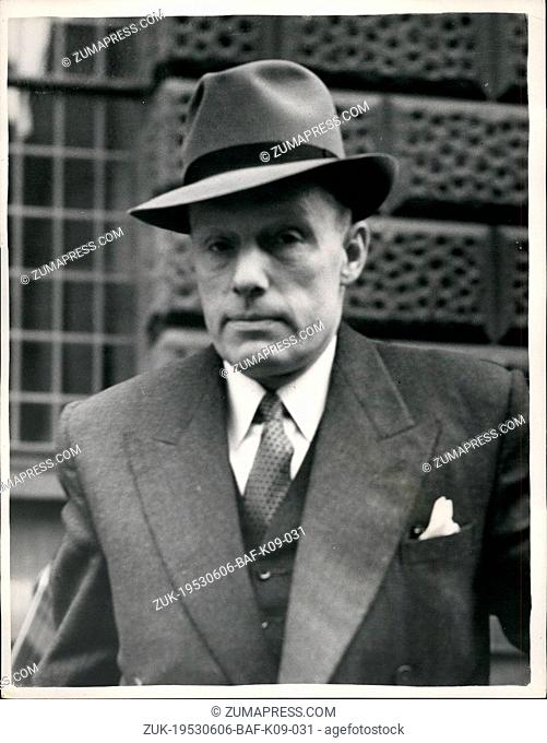 Jun. 06, 1953 - Third day of the Christie murder trial at the old bailey. photo shows Chief desperate Griffin seen as he arrives at the old Bailey this morning