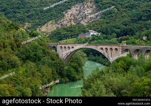 A picture of the Solkan Bridge, the So?a River and the surrounding landscape