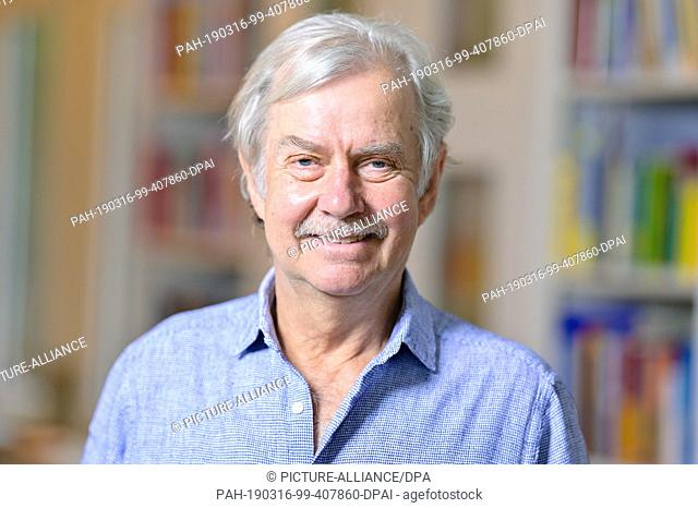 14 March 2019, Baden-Wuerttemberg, Heidelberg: Ernst Fritz-Schubert, Systemic Therapist at the Fritz Schubert Institute, stands in a workroom in front of a...
