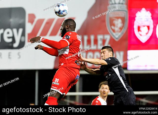 Mouscron's Harlem Gnohere and Deinze's Jannes Vansteenkiste fight for the ball during a soccer match between RE Mouscron and KMSK Deinze
