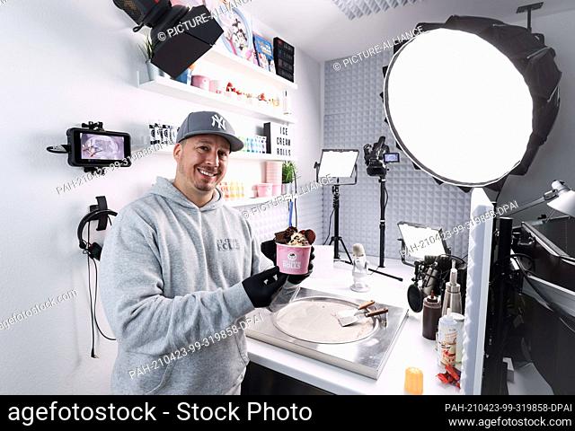 19 April 2021, Hamburg: Gil Grobe, Youtuber, holds a Brownie & Oreo ice cream creation in his studio. With his unusual ice cream creations on the Youtube...