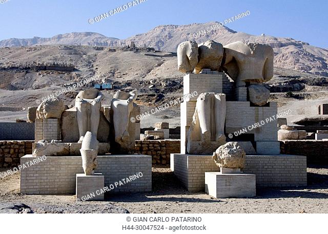 Luxor, Egypt. Temple of Merenptah (Baenra Meriamon) XIX° dyn. son of Ramses II the Great: remains of various statues in the courtyard of the temple