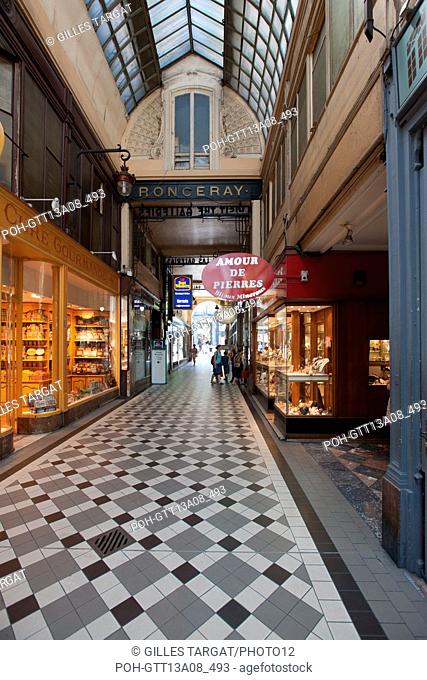 France, Region Ile de France, Paris 9e arrondissement, Passage Jouffroy, passage couvert, boutiques, Photo Gilles Targat