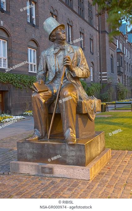 statue of Hans Christian Andersen