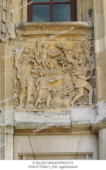 tourism, France, upper normandy, seine maritime, rouen, hotel of bourgtheroulde, low relief, historical scene, sculpture, hotel Photo Gilles Targat