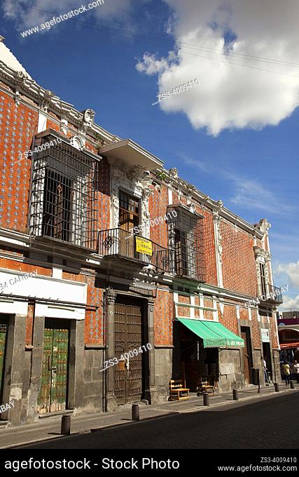 People in front of the colonial buildings with balconies at the historic center, Puebla, Puebla State, Mexico, Central America