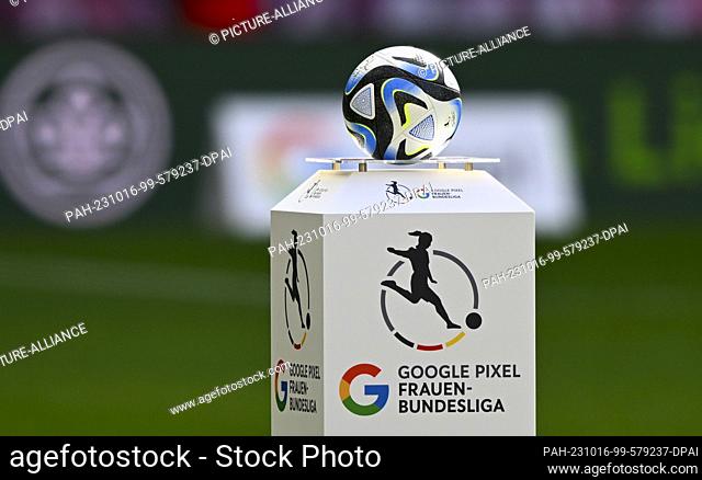 15 October 2023, Saxony, Leipzig: Soccer, Women: Bundesliga, RB Leipzig - VfL Wolfsburg, Matchday 4, Red Bull Arena. The match ball of the ""Google Pixel...