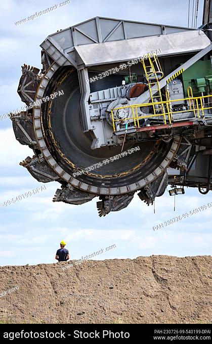 26 July 2023, Saxony, Groitzsch: A bucket wheel excavator ""SRs 1300"" crosses the federal highway 176 on its way from the Schleenhain open pit mine to the...
