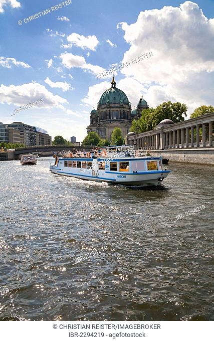 Spree river with a ship at the Museum Island, Berlin Cathedral at back, Mitte district, Berlin, Germany, Europe