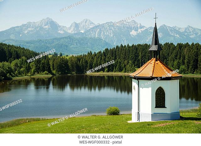 Germany, Bavaria, Allgaeu, East Allgaeu, Chapel at Lake Hegratsrieder See near Fuessen