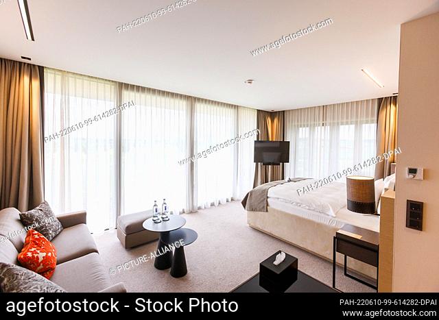 08 June 2022, Baden-Wuerttemberg, Donaueschingen: A bed stands in a hotel room of the ""Öschberghof"". At the German Hotel Congress taking place on June 14 and...