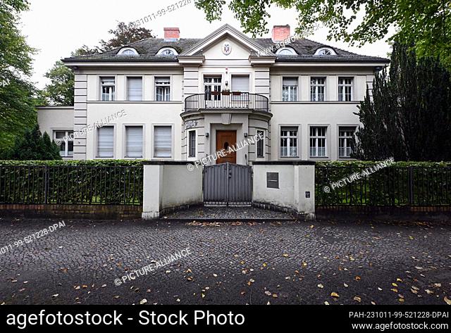 10 October 2023, Brandenburg, Potsdam: The residence of the Embassy of Ecuador in the lake road on the Holy Lake. Photo: Soeren Stache/dpa