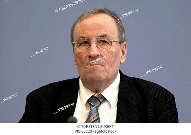 Dr. Willfried PENNER ( SPD ), defence commissioner of the German Bundestag. - BERLIN, GERMANY, 15/03/2005