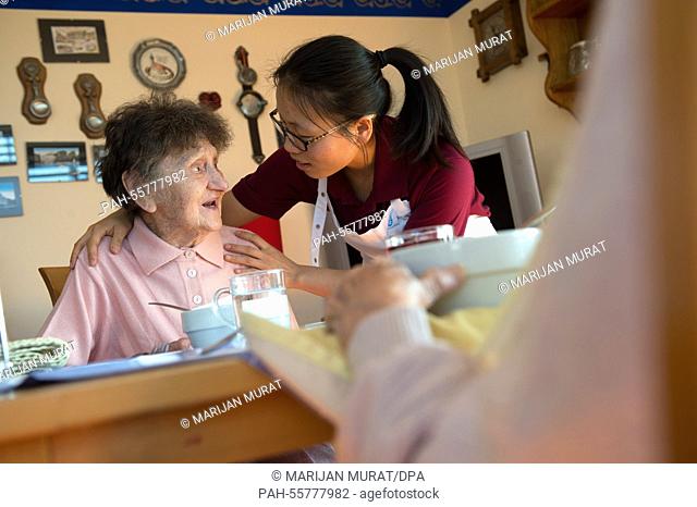 Chinese nurse Linyan Liu (r) is talking to a resident of the old people's home Ludwigsstift in Stuttgart, Baden-Würtemberg, Germany, on 11 February 2015