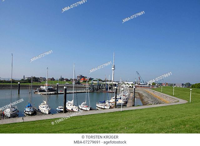Marina at the Schleusendeich, in the background Radar and antenna tower of the WSA, Wilhelmshaven, Lower Saxony, Germany, Europe