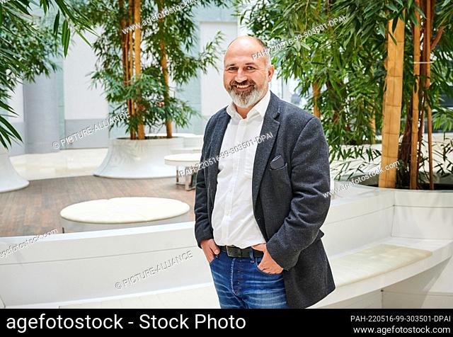 PRODUCTION - 04 May 2022, Berlin: Marc Schmitz, Managing Director of Ströer Content Group GmbH, stands in the foyer of the T-Online editorial office after an...