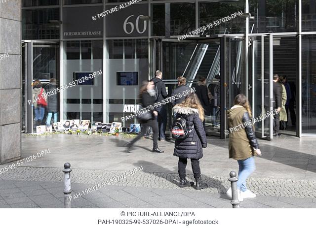 25 March 2019, Berlin: People walk into the office building on Friedrichstraße, which also houses the embassy of New Zealand