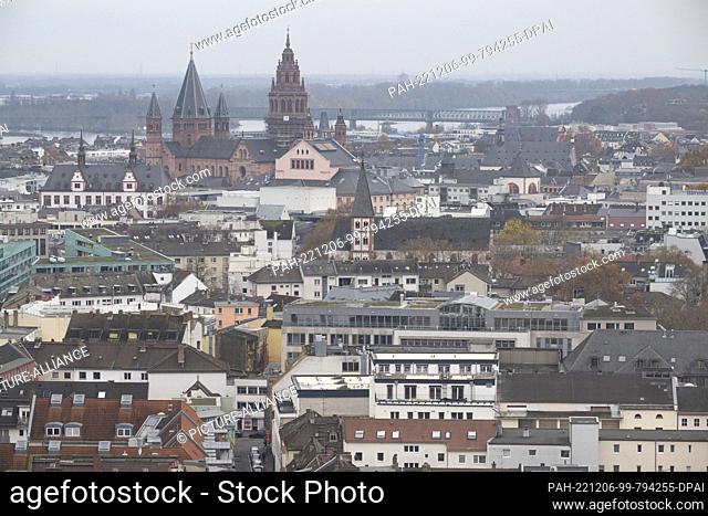 21 November 2022, Rhineland-Palatinate, Mainz: Residential buildings in Mainz, the capital of Rhineland-Palatinate. (to dpa ""Vacation rental via Internet -...