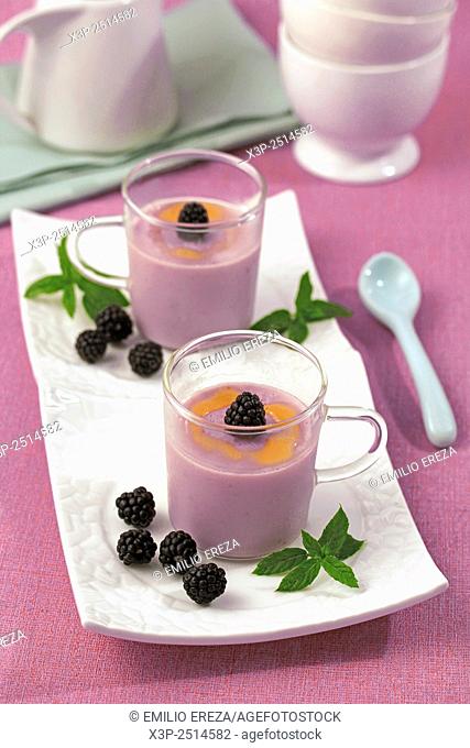Curd cheese with blackberries