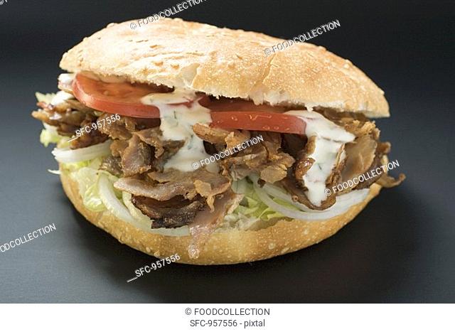 Döner kebab with onions, tomatoes and yoghurt sauce