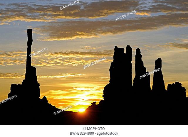sunset with Totem pole in backlight, USA, Arizona, Monument Valley National Park